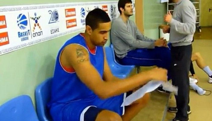 Και με τη βούλα Ατσάρα