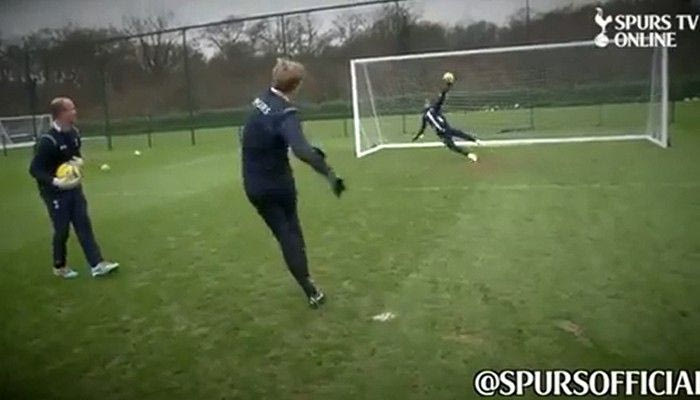 Εκπληκτική απόκρουση του Μπέιλ