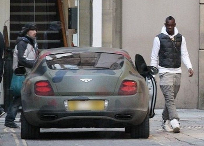 Χυδαιότητες στο αμάξι του Μπαλοτέλι