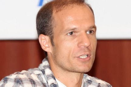 Καυστικός ο Μπασινάς