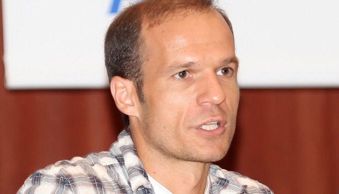 Καυστικός ο Μπασινάς