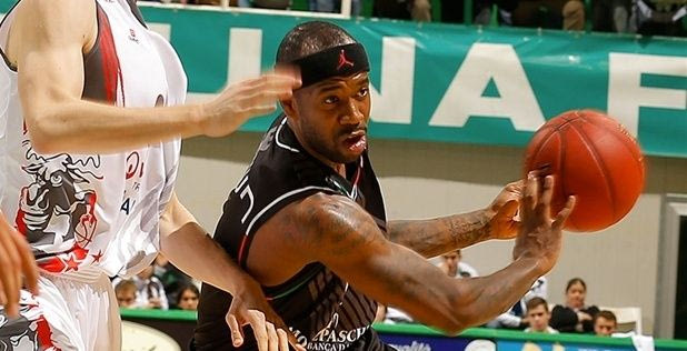 Ιδρωσε αλλά πέρασε η Σιένα