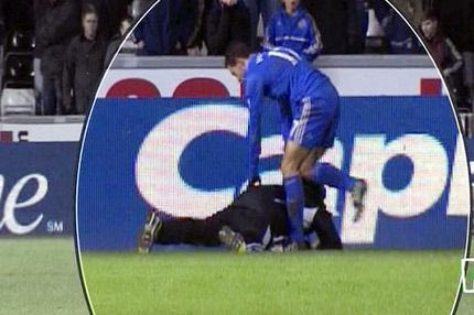 Δεν γλιτώνει ο Αζάρ για την επίθεση στο ball boy