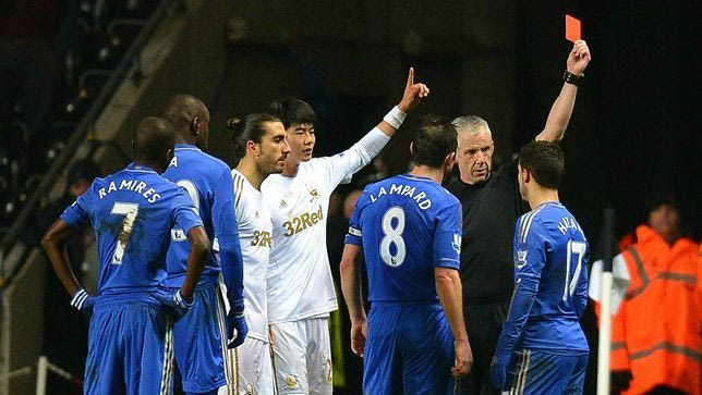 Ο Αζάρ κλότσησε ball boy