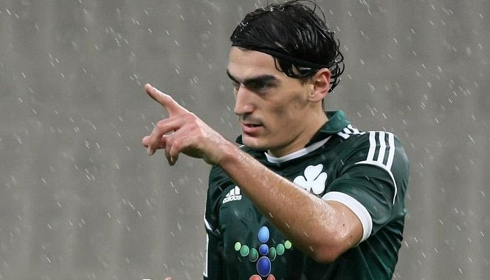 Σε πρώτο πλάνο ο επιθετικός, τέλος ο Λάζαρος