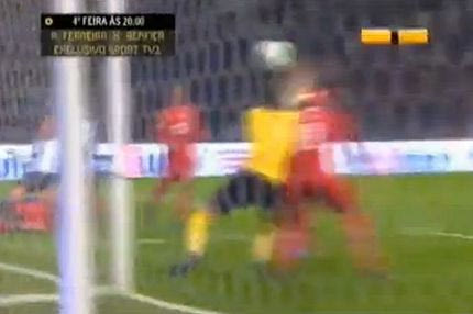 Αυτογκόλ και… σφαλιάρα