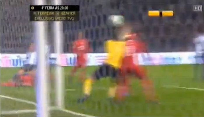 Αυτογκόλ και… σφαλιάρα