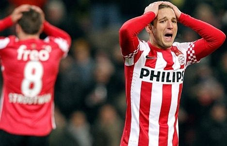 Απίθανη τριπλή ευκαιρία από Αϊντχόφεν