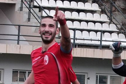 Ανακοίνωσε τρεις