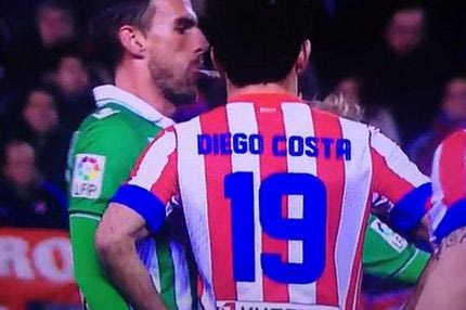 Ο Αμάγια φτύνει τον Ντιέγκο Κόστα