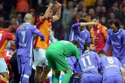 Έστειλε αντίπαλο στο νοσοκομείο ο Ντρογκμπά!