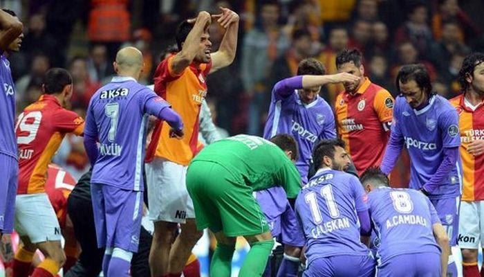 Έστειλε αντίπαλο στο νοσοκομείο ο Ντρογκμπά!