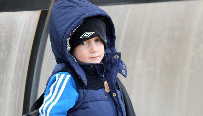 Το μήλο κάτω από τη μηλιά