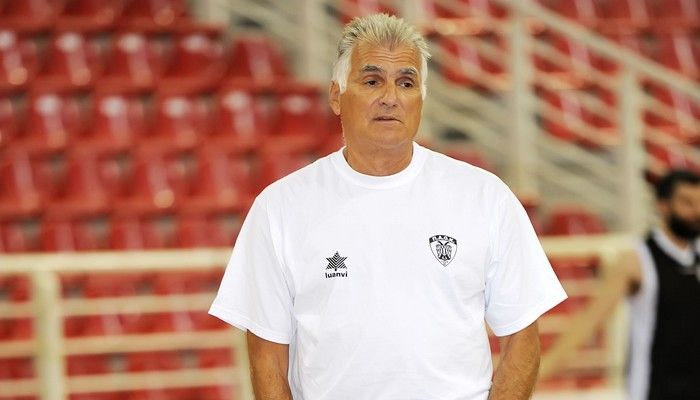 Ο Μαρκόπουλος, η άμυνα και ο σέντερ