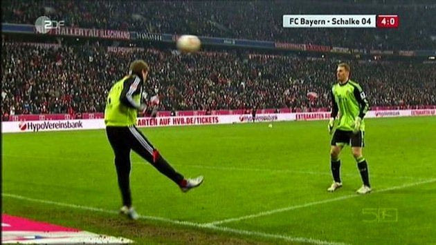 Ο Νόιερ έκανε ζέσταμα με αναπληρωματικό εν ώρα αγώνα