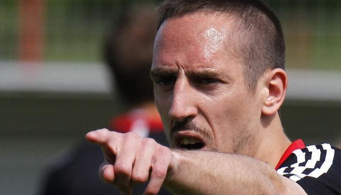 Τσακωμός Ριμπερί – φιλάθλου για έναν… σκύλο