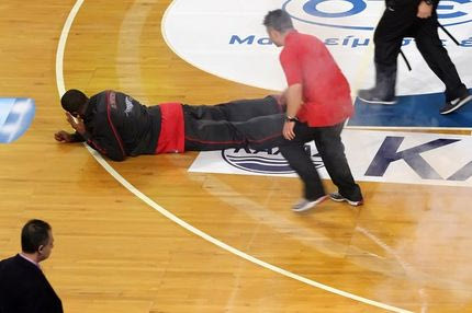 Επεισόδια και εκκένωση στο Ελληνικό (video)