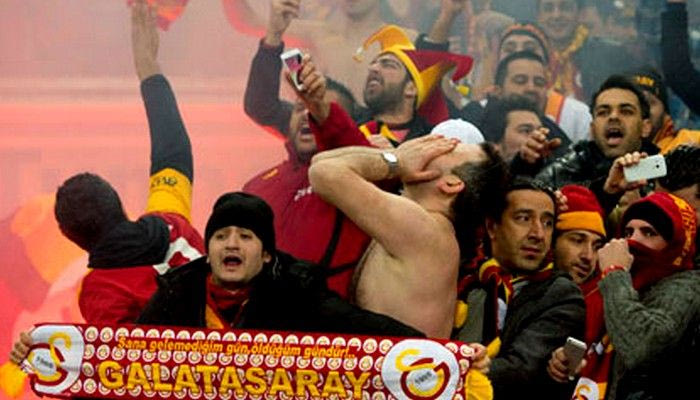 Εσκαψαν με τα χέρια τους τούνελ για να μπουν στο γήπεδο