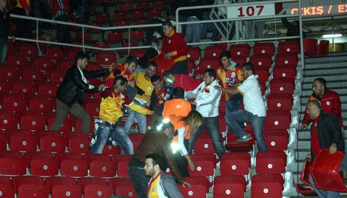 Σοβαρά επεισόδια στο Γαλατάσαραϊ-Καρσίγιακα