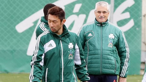 Ο Τριανταφυλλόπουλος δεξί μπακ και ο Καζιγιάμα αμυντικός μέσος