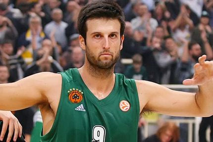 Φεύγει ο Καπόνο