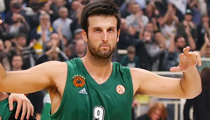 Φεύγει ο Καπόνο