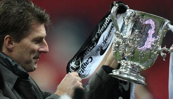 Η Σουόνσι απέλυσε τον Λάουντρουπ