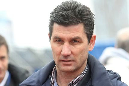 Aπαντες στη διάθεση του Ουζουνίδη