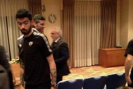 Ο Σαββίδης δίπλα στους παίκτες