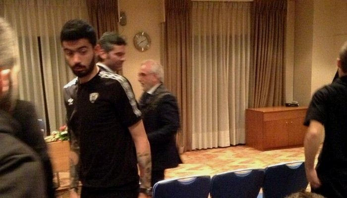 Ο Σαββίδης δίπλα στους παίκτες