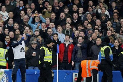 Πέταξαν χοτ ντογκ και κέρματα σε Τέρι, Λάμπαρντ