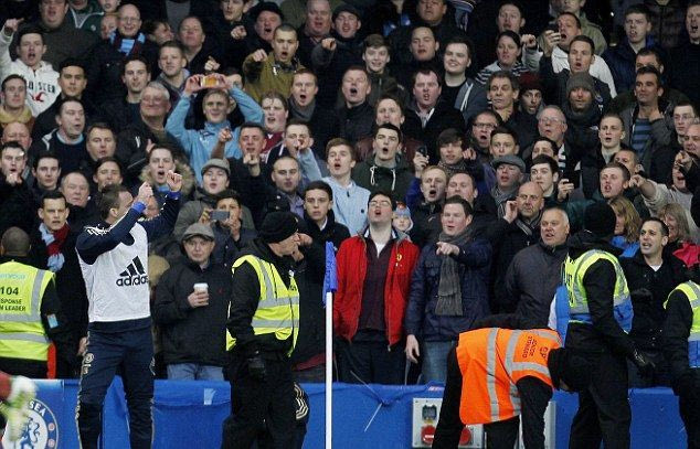 Πέταξαν χοτ ντογκ και κέρματα σε Τέρι, Λάμπαρντ