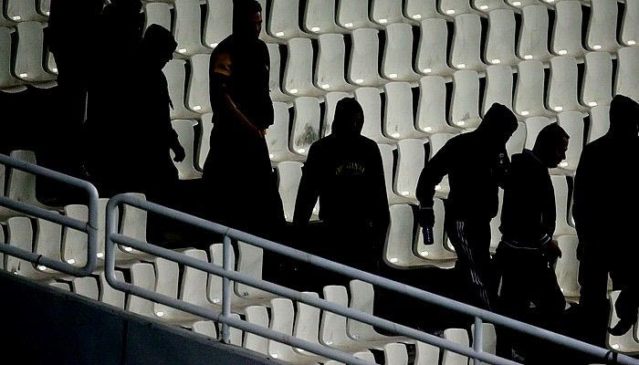 Δεν την αφήνουν να ανέβει, δεν την αφήνουν να πέσει…