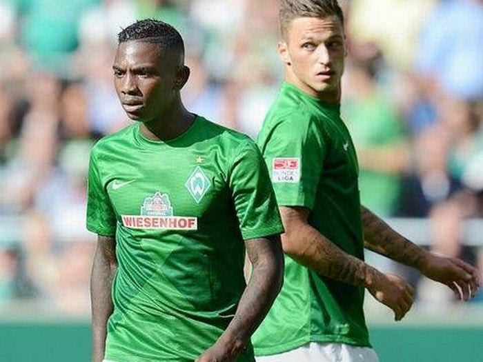 Εκτός ομάδας Αρναούτοβιτς, Ελία