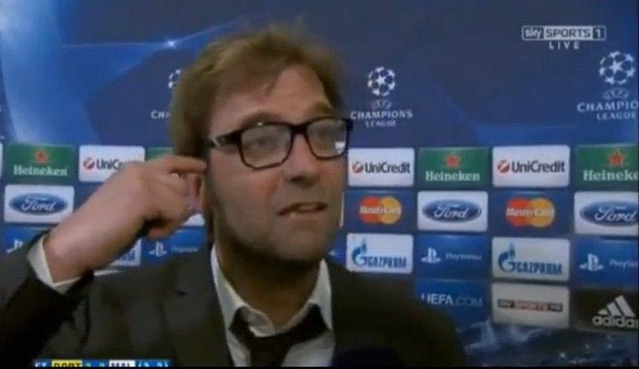 Ειρωνεία Κλοπ σε δημοσιογράφο (video)