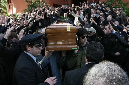 Φωτογραφία του Ντι Κάνιο σε κηδεία φασίστα