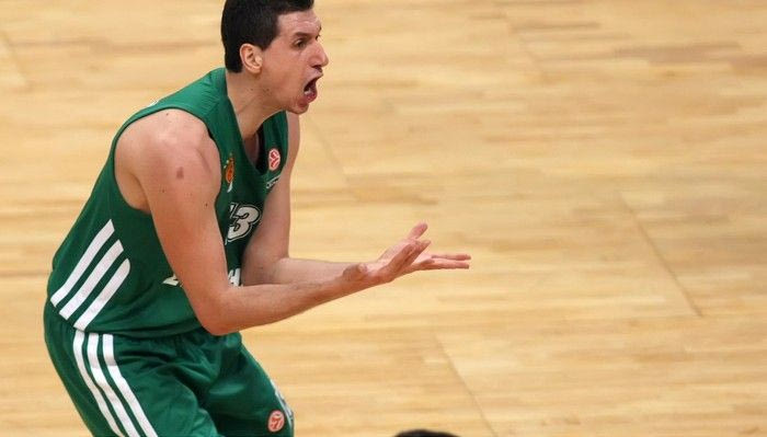 Είναι βαριά η φανέλα…