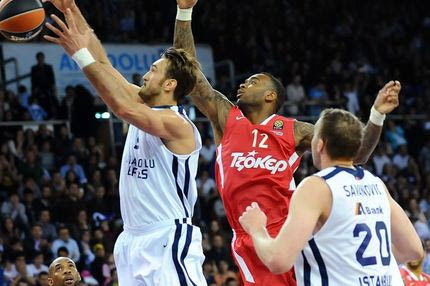 Εφές – Ολυμπιακός 74-73