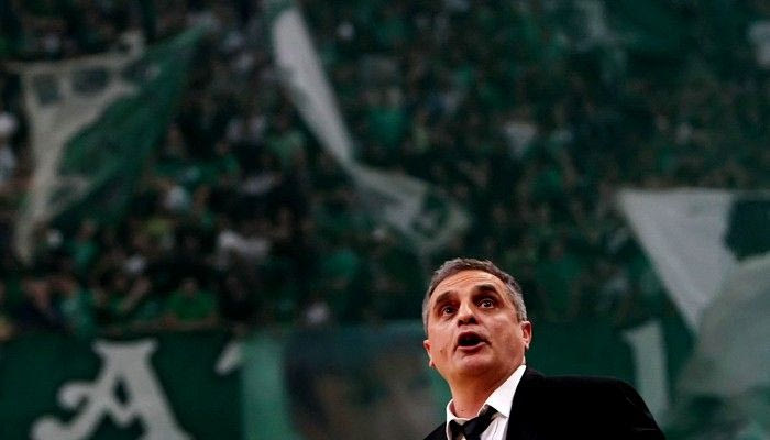 Με το μαχαίρι στα δόντια