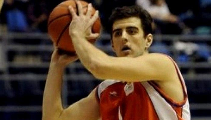 Mάρας για τρία ματς