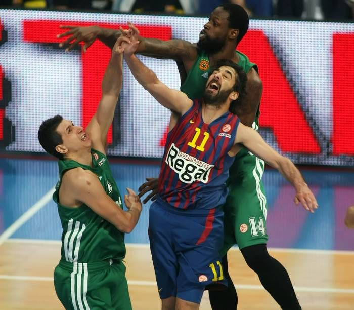 Η αγκωνιά του Ναβάρο στον Διαμαντίδη