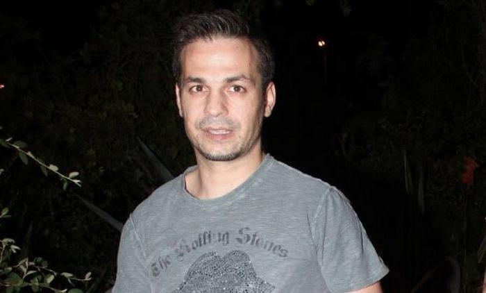 O Ντέμης και οι Ελληνάρες