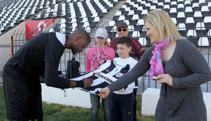 Συγκίνηση για τον μικρό φίλο του ΠΑΟΚ