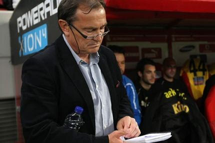 Λίνεν: “Θέατρο του παραλόγου στην Ελλάδα”