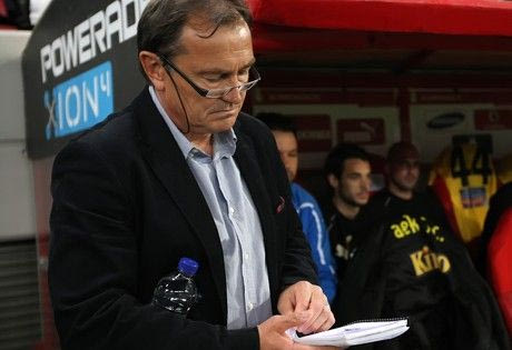 Λίνεν: “Θέατρο του παραλόγου στην Ελλάδα”