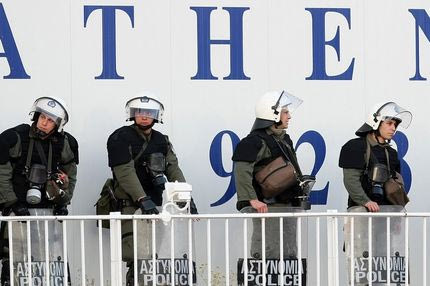 Για βανδαλισμούς και ληστεία συνελήφθησαν πέντε οπαδοί της ΑΕΚ