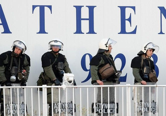 Για βανδαλισμούς και ληστεία συνελήφθησαν πέντε οπαδοί της ΑΕΚ