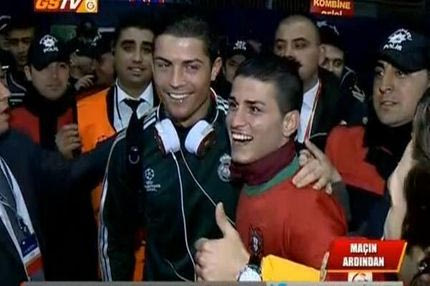 Ο Ρονάλντο συναντά τον σωσία του