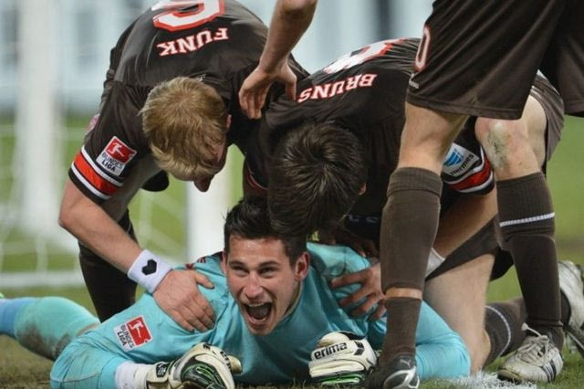 Γκολ από τερματοφύλακα στις καθυστερήσεις!