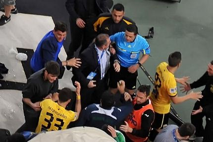 Να γίνουν τα τελευταία λεπτά ζητά η ΑΕΚ